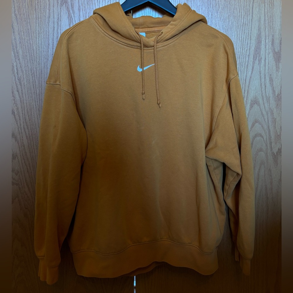 Orange Nike Hoodie. Women’s size medium. In good condition!